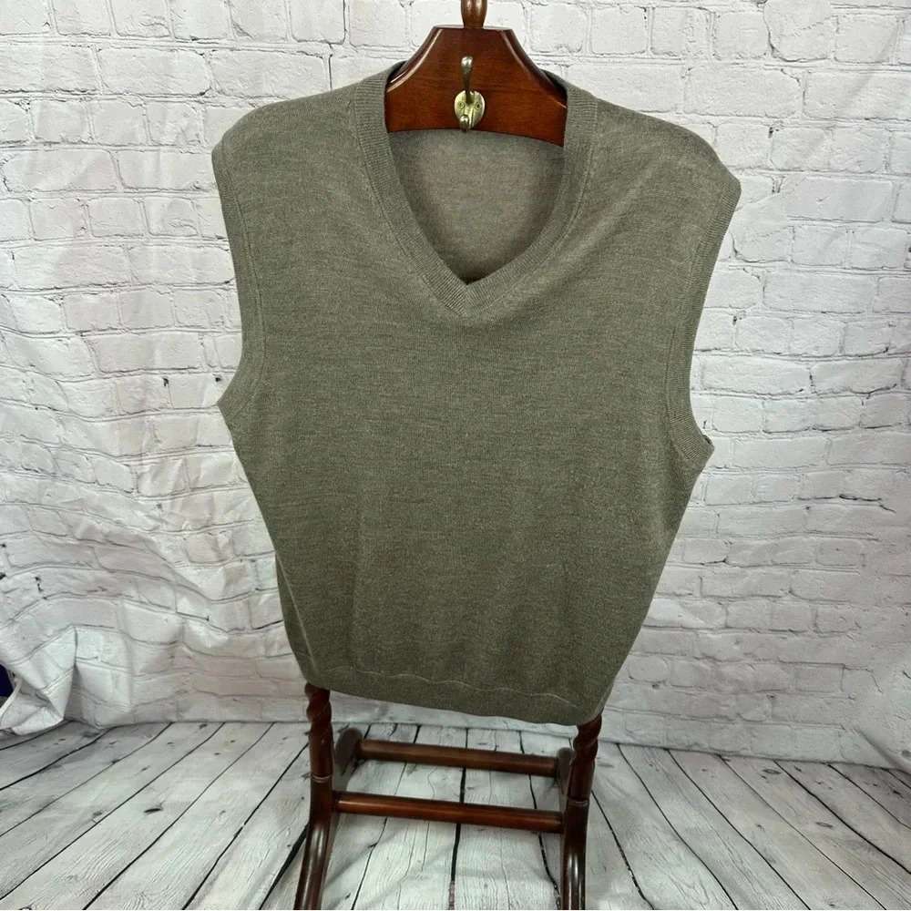 Men's turnbury extra fine merino wool vest size XL